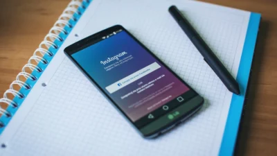 Instagram mobile app LG smartphone