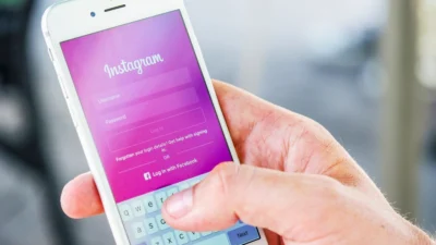 Instagram log mobile screen, location
